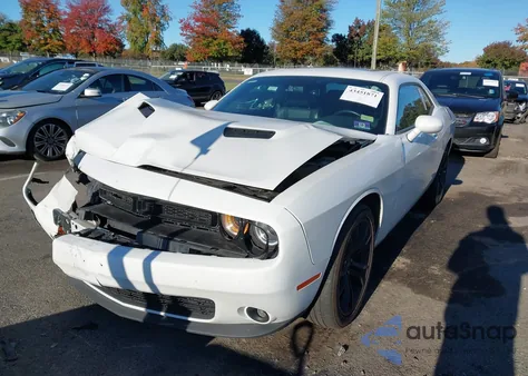 2018 Dodge Challenger Sxt Plus z USA, uszkodzony, nr VIN 2C3CDZAG4JH334373